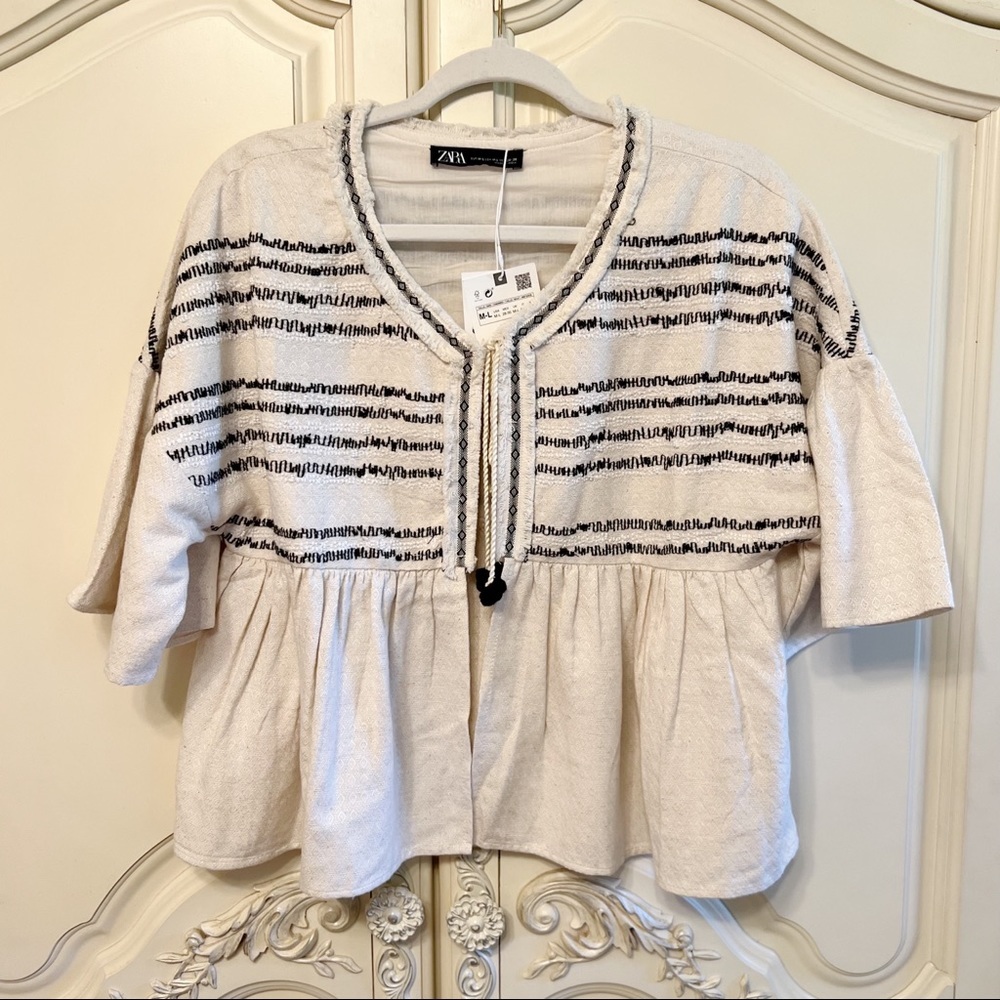 Zara NWT Embroidered Peasant Front Tie Pom Blouse in Cream and Black ✨🖤